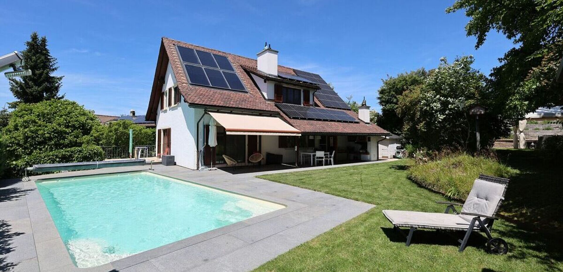 Spacieuse maison individuelle rénovée de 7.5 pièces avec piscine extérieure